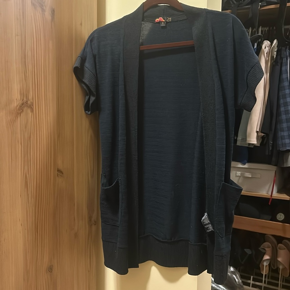 Short sleeve sweater small